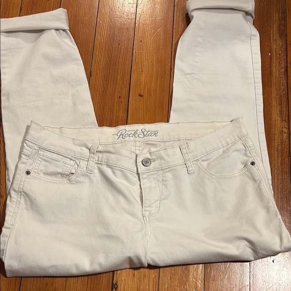 $5/25! Add 5 to bundle to get for $25 Old Navy White Skinny Jeans Style - Picture 1 of 3